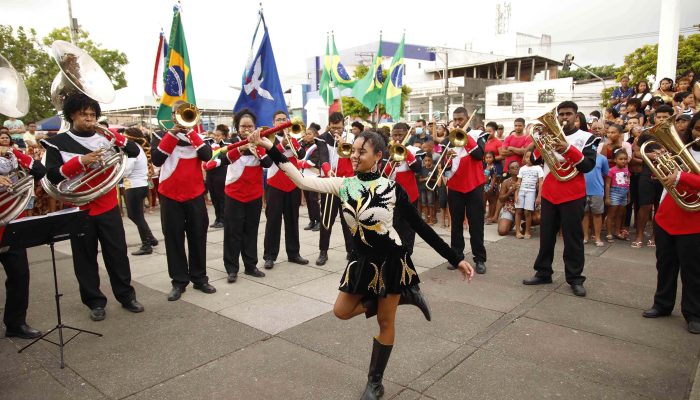 Balizadores-de-fanfarras-encarnam-espirito-de-resistencia-nos-desfiles-civicos-de-Salvador-20230707